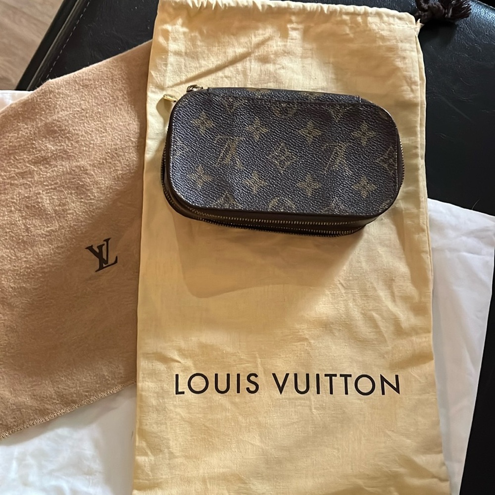 Louis Vuitton cosmetic/gadget bag/jewelry travel